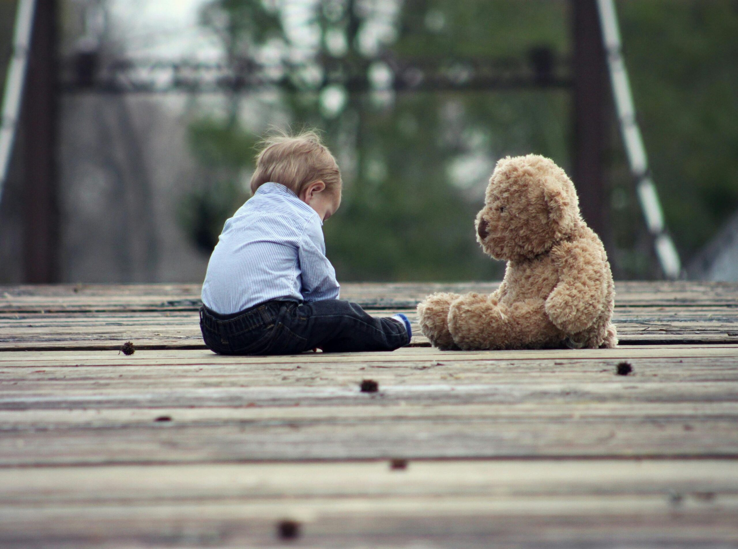 Parent noticing early warning signs in child development—red flags every caregiver should watch for